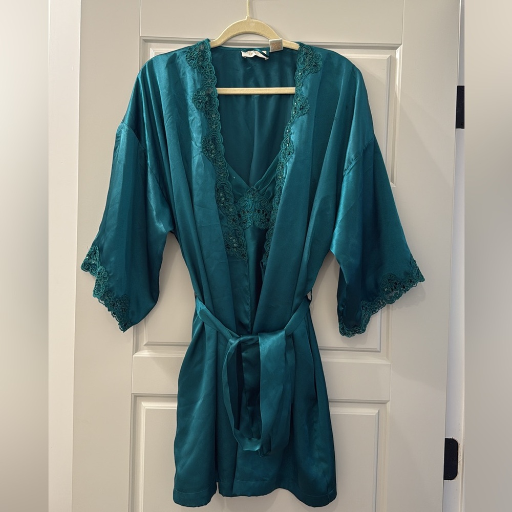 Vintage Victoria’s Secret Gold Label Matching Robe & Babydoll